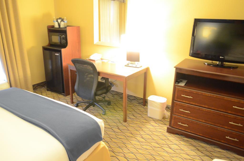 Holiday Inn Express Hotel & Suites Houston-Downtown Convention Center By Ihg Room photo