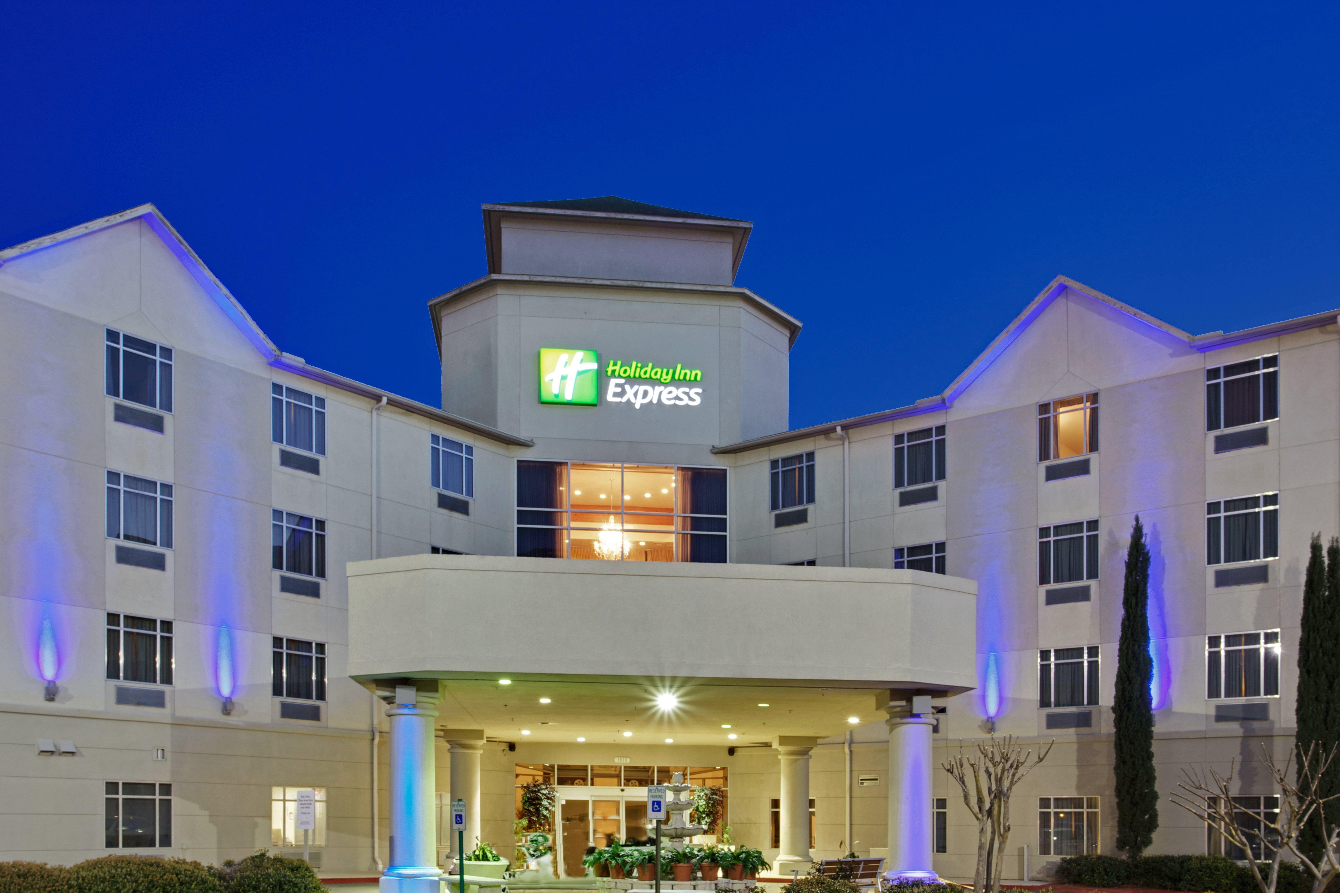 Holiday Inn Express Hotel & Suites Houston-Downtown Convention Center By Ihg Exterior photo